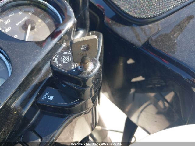 2018 HARLEY-DAVIDSON FLTRXS 1HD1KTC1XJB679252 Photo 10
