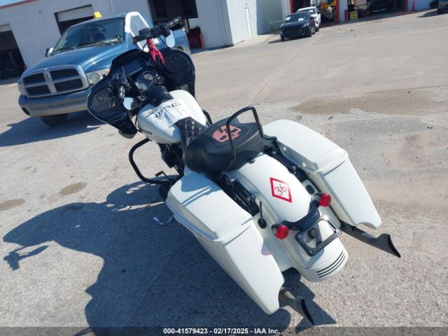 2018 HARLEY-DAVIDSON FLTRXS 1HD1KTC1XJB679252 Photo 2