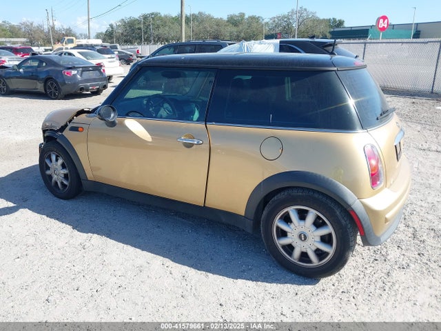 2003 MINI COOPER WMWRC33483TJ52087 Photo 2