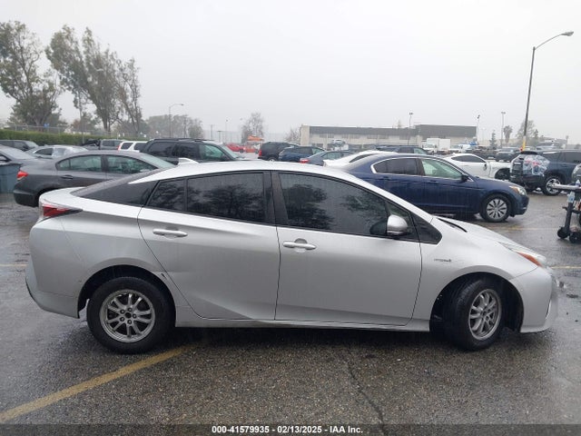 Toyota Prius Two 2018 JTDKBRFU8J3603263 Image 13