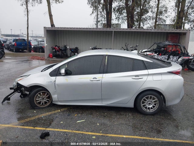 Toyota Prius Two 2018 JTDKBRFU8J3603263 Image 14