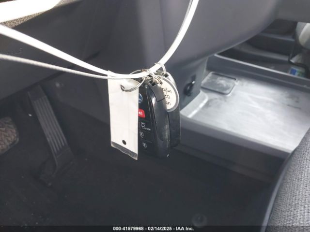 5TDBRKEC0NS113772 Toyota SIENNA LE