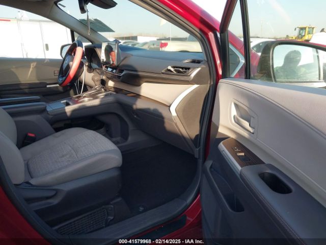 5TDBRKEC0NS113772 Toyota SIENNA LE