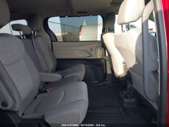 5TDBRKEC0NS113772 Toyota SIENNA LE