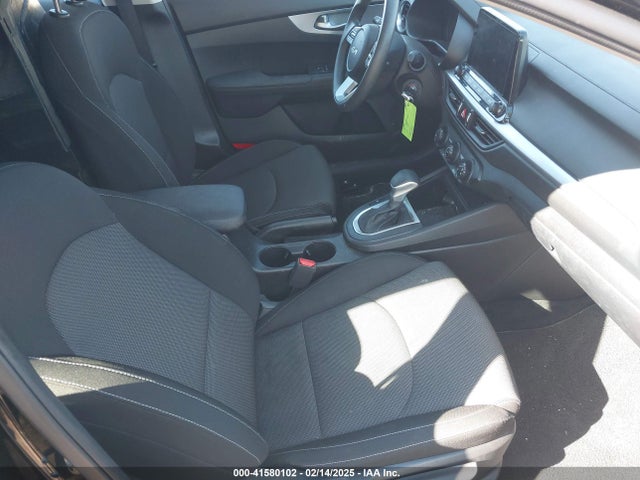 3KPF24AD8PE562310 KIA Forte Lxs