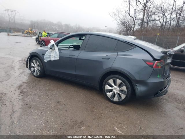 2022 TESLA MODEL Y 7SAYGDEE9NF331410 Photo 2