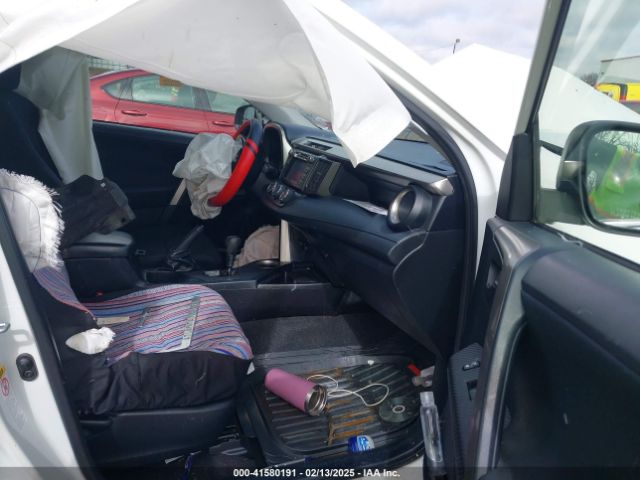 JTMZFREVXFJ035372 Toyota RAV4 LE