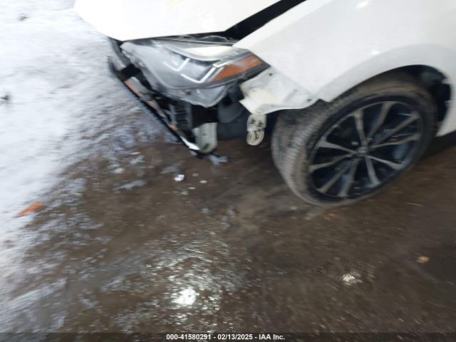 2T1BURHE0KC176105 Toyota COROLLA SE