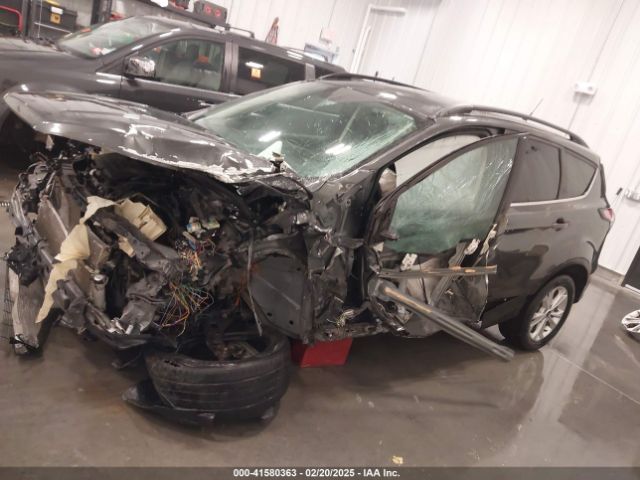 1FMCU9HD2JUC59592 Ford ESCAPE SEL