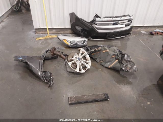 1FMCU9HD2JUC59592 Ford ESCAPE SEL