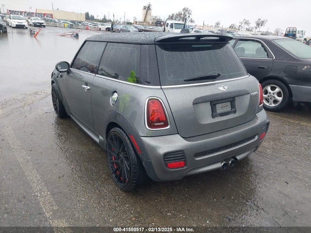 2008 MINI COOPER S WMWMF73598TV37716 Photo 2