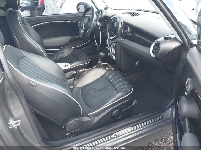 2008 MINI COOPER S WMWMF73598TV37716 Photo 4