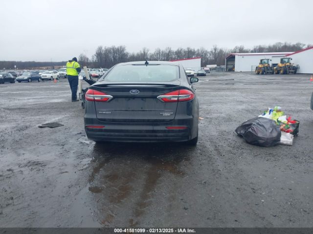 3FA6P0RU2LR139584 Ford Fusion Hybrid Titanium