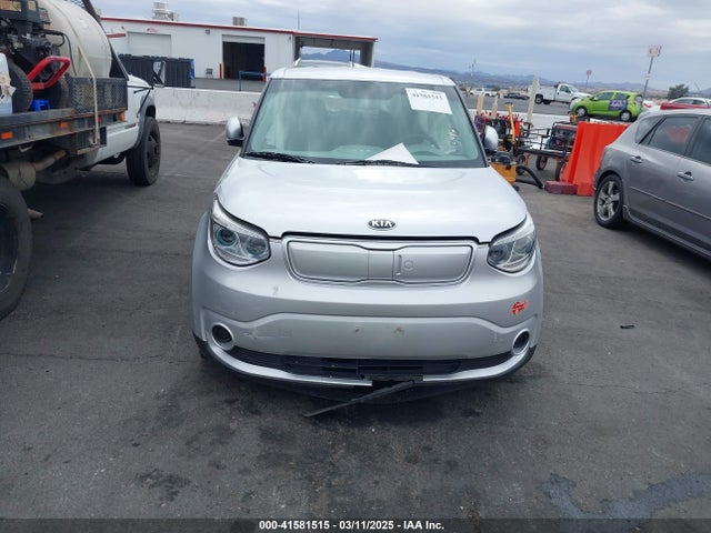 KNDJP3AE5J7026503 KIA Soul Ev Eve