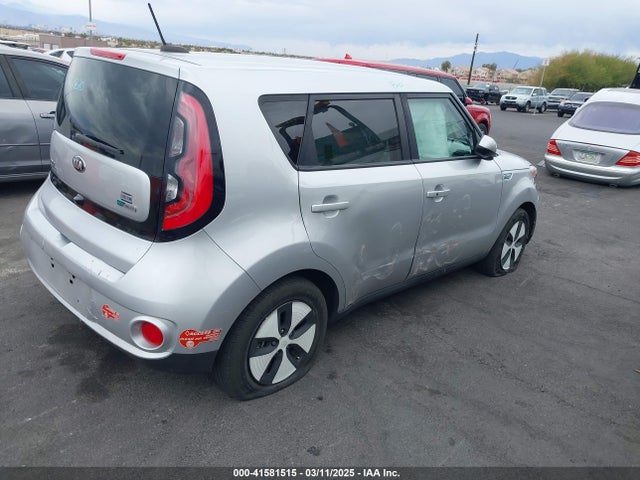 KNDJP3AE5J7026503 KIA Soul Ev Eve