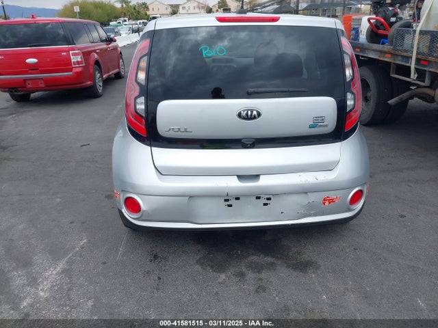 KNDJP3AE5J7026503 KIA Soul Ev Eve