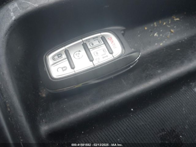 2C4RC1DG6MR545823 Chrysler Voyager Lxi