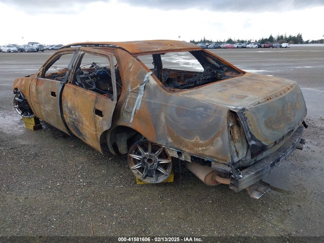 2011 CADILLAC DTS 1G6KD5E69BU103097 Photo 2