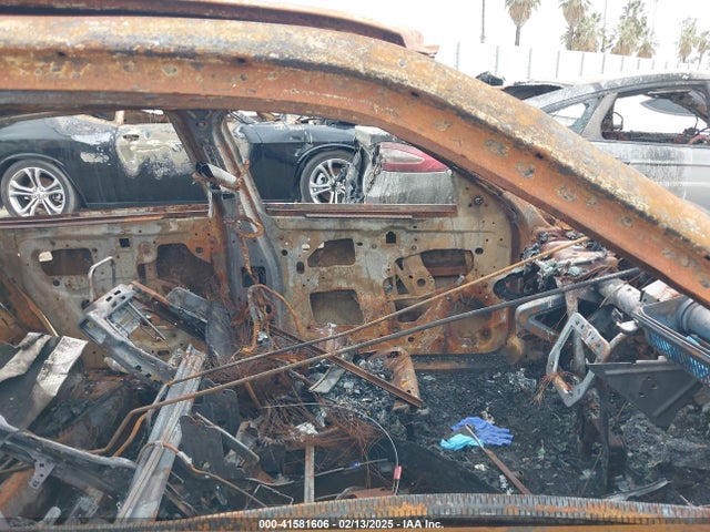 2011 CADILLAC DTS 1G6KD5E69BU103097 Photo 4