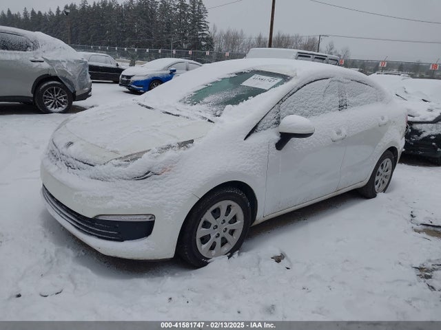 KIA 2017 2017 KNADM4A32H6100404 Image 2