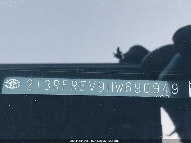 Toyota Rav4 Xle 2017 2T3RFREV9HW690949 Image 9