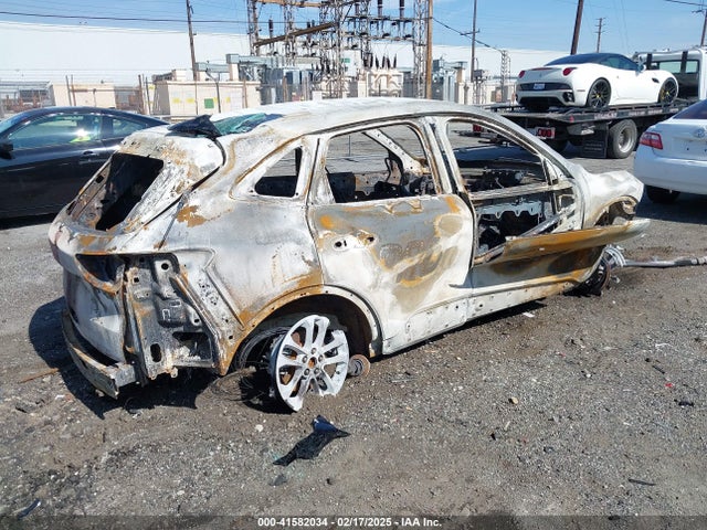 1FMCU9G63LUB25759 Ford ESCAPE SE