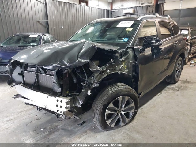 Toyota Highlander Xle 2023 5TDKDRBH4PS009022 Image 2