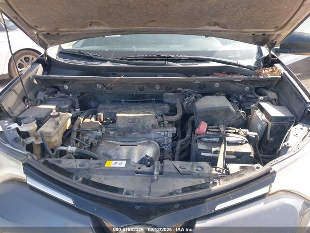 JTMZFREV4HJ113745 Toyota RAV4 LE