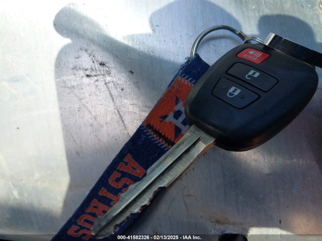 JTMZFREV4HJ113745 Toyota RAV4 LE