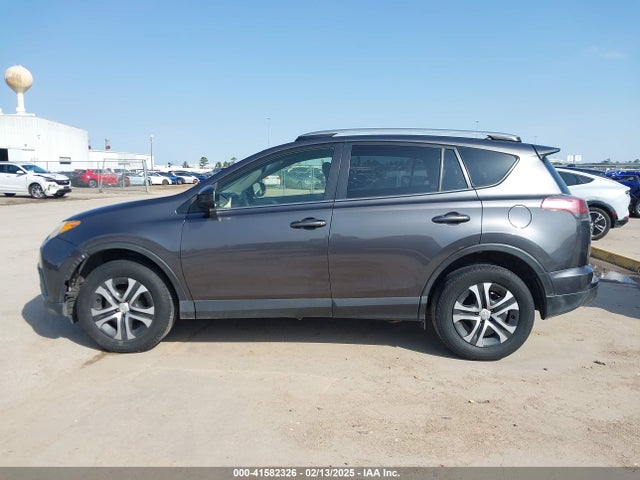 JTMZFREV4HJ113745 Toyota RAV4 LE