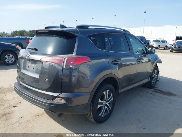 JTMZFREV4HJ113745 Toyota RAV4 LE