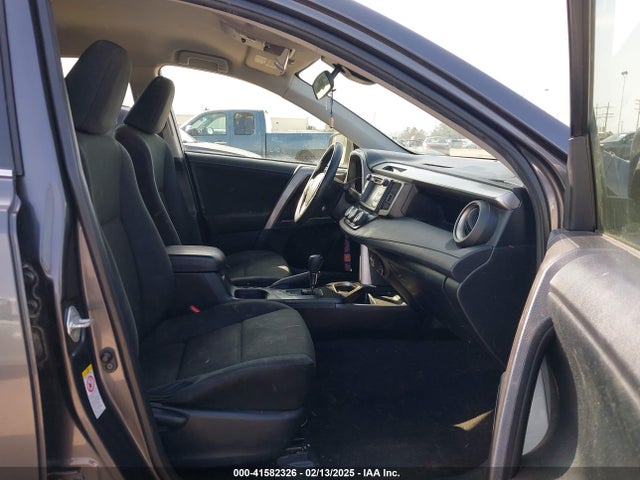 JTMZFREV4HJ113745 Toyota RAV4 LE