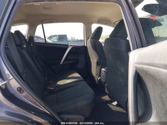 JTMZFREV4HJ113745 Toyota RAV4 LE