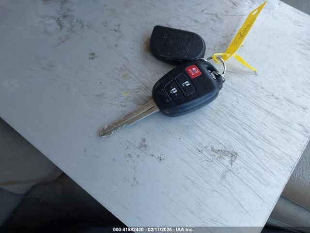 2T3ZFREV6FW204367 Toyota RAV4 LE