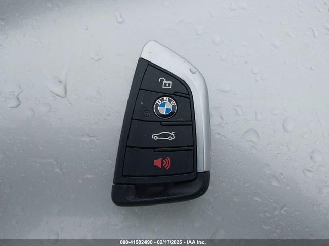 WBXJG9C09N5V21019 BMW X1