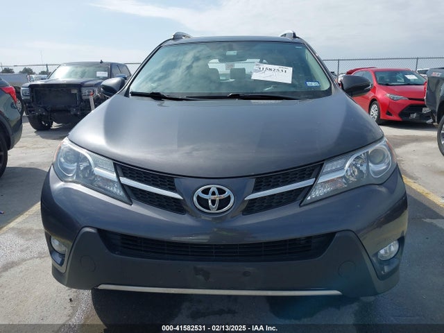 JTMWFREV6FJ039065 Toyota Rav4 Xle