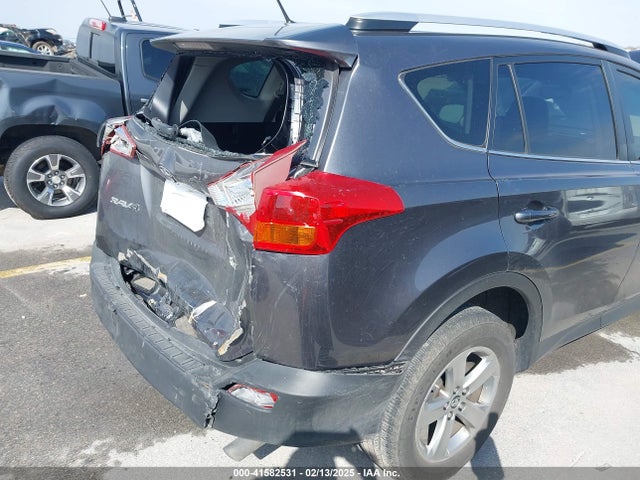 JTMWFREV6FJ039065 Toyota Rav4 Xle