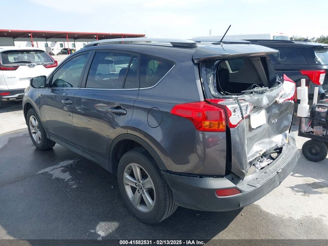 JTMWFREV6FJ039065 Toyota Rav4 Xle