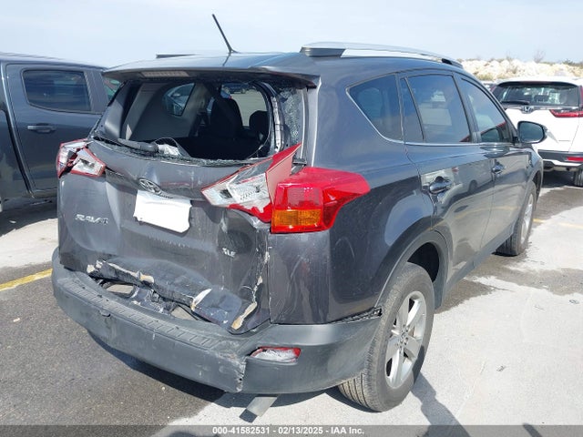 JTMWFREV6FJ039065 Toyota Rav4 Xle