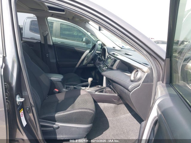 JTMWFREV6FJ039065 Toyota Rav4 Xle