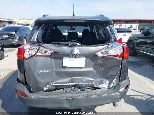 JTMWFREV6FJ039065 Toyota Rav4 Xle
