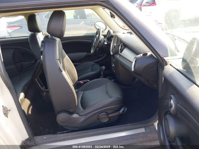2012 MINI COOPER CLUBMAN WMWZF3C54CT189380 Photo 4