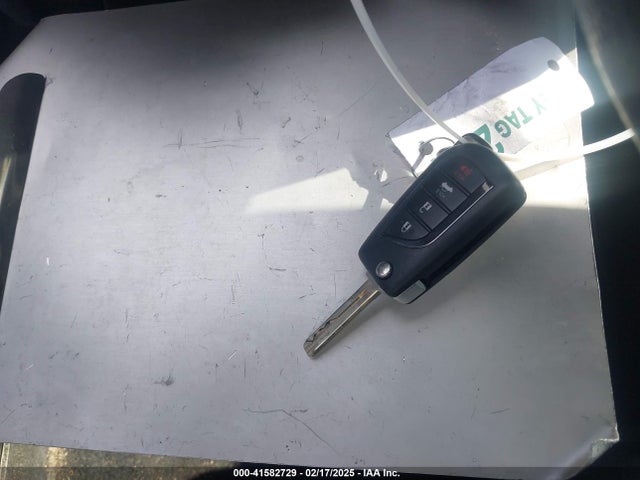 4T1C11AK8MU443460 Toyota CAMRY LE