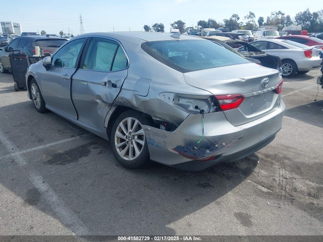 4T1C11AK8MU443460 Toyota CAMRY LE