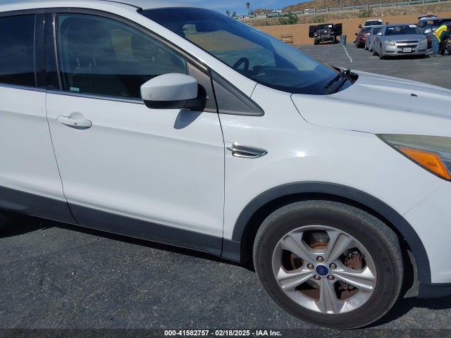 1FMCU9GX0EUD05633 Ford ESCAPE SE