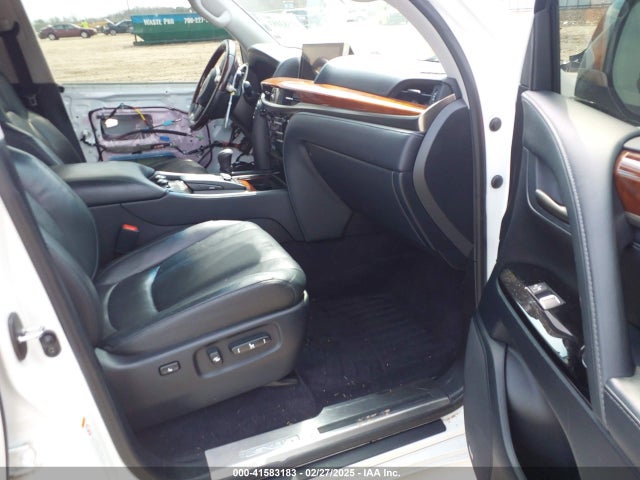 JTJHY7AXXG4194696 Lexus LX 570