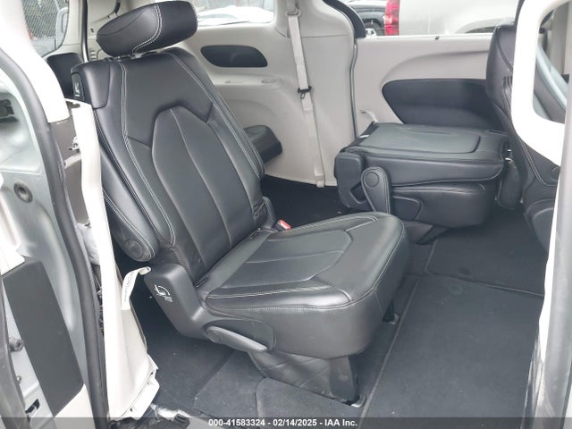 Chrysler Pacifica Touring L 2024 2C4RC1BGXRR172277 Image 8