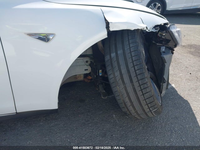 2014 TESLA MODEL S 5YJSA1H15EFP46980 Photo 5
