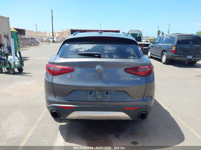 Alfa Romeo 2018 2018 ZASFAKPN7J7B67430 Image 16