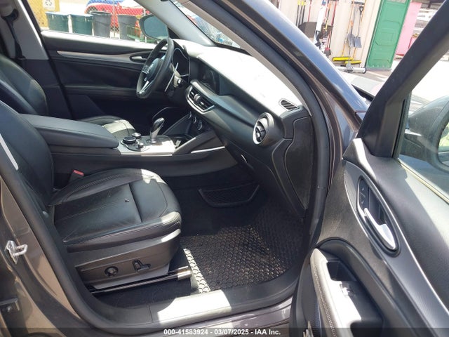 Alfa Romeo 2018 2018 ZASFAKPN7J7B67430 Image 5